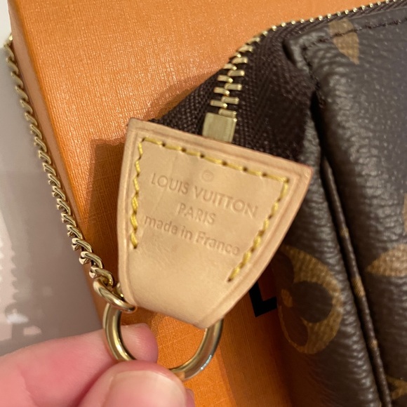 Mini pochette accessoires in monogram canvas - Picture 11 of 11